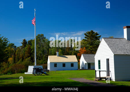 Mât et cannon par Cuisine et salle, Fort Wilkins Historic State Park, Michigan Banque D'Images