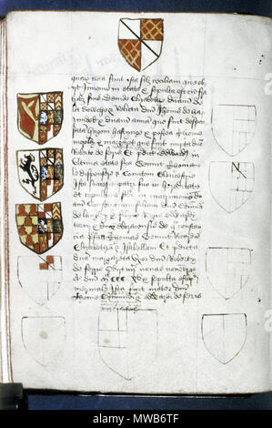 . Anglais : Fondateurs et bienfaiteurs de l'abbaye de Tewkesbury Livre : texte page avec quatre boucliers, et sept énoncés écussons non rempli. vers 1525. 213 Inconnu Livre des fondateurs de l'abbaye de Tewkesbury, Frame 16 Banque D'Images