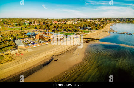 Panorama de l'antenne de Frankston yacht club et passerelle au coucher du soleil. Melbourne, Australie Banque D'Images