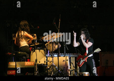 The White Stripes groupe jouant au festival Exit 2005, Novi-Sad, Serbie. Banque D'Images