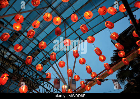 Lanternes à Petaling Street Market (Chinatown) à Kuala Lumpur, Malaisie Banque D'Images