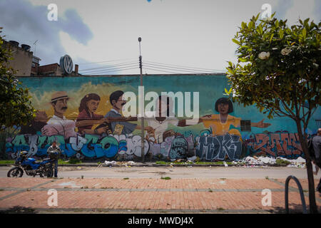 Bogota, Colombie. 31 mai, 2018. Une murale illustre le concept de l'union entre les Colombiens en parallèle à la mars. Après l'élection présidentielle en Colombie le 27 mai, certaines modifications ont été trouvés dans les formats du dépouillement. Le nombre total de votes ont été modifiés pour donner plus de voix à certains candidats. Le 31 mai, une marche a été organisée à la demande que le Registre National de Colombie agir à cet égard. Credit : SOPA/Alamy Images Limited Live News Banque D'Images