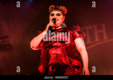 Brighton, East Sussex. 31 mai 2018. La chanteuse américaine Beth Ditto, connu pour la bande de façade les ragots, effectue sa braderie show à Concorde2. Credit : Francesca Moore/Alamy Live News Banque D'Images