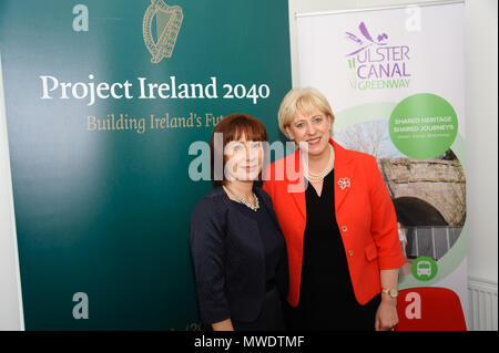 L'Ulster, en Irlande. 1er juin 2018. Josepha Madigan, Ministre de la Culture, du patrimoine et du Gaeltacht, gauche, avec Heather Humphreys, Ministre pour l'entreprise, l'entreprise et de l'Innovation, annonce un programme de récupération de l'Ulster Canal Canal de l'Ulster Ulster Canal annonce Clones Magasins Co.Monaghan 1 juin 2018 Credit : Crédit : McArdle Liam Liam McArdle/Alamy Live News Banque D'Images