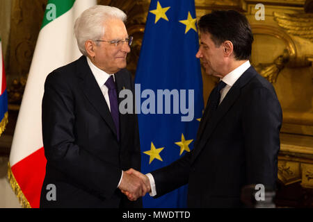 Rome, Italie. 1er juin 2018. président italien Sergio Mattarella et Premier ministre italien Roma 01-06-2018 Quirinale assermentation du nouveau gouvernement Maligna Arte del giuramento del nuovo governo della Repubblica italiana. Credit : insidefoto srl/Alamy Live News Banque D'Images