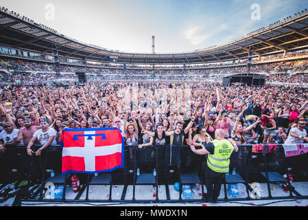 L'Italie, le 1 juin 2018 : Le rocker italien Vasco Rossi, mieux connu comme Vasco ou Blasco, spectacle sur scène pour son premier 'Vasco Non Stop live' tournée italienne 2018 avec son nouveau groupe. Photo : Alessandro Bosio/Alamy Live News Banque D'Images