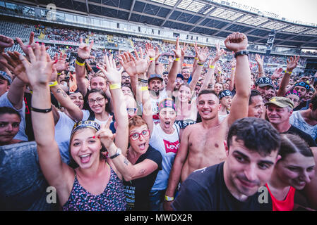 L'Italie, le 1 juin 2018 : Le rocker italien Vasco Rossi, mieux connu comme Vasco ou Blasco, spectacle sur scène pour son premier 'Vasco Non Stop live' tournée italienne 2018 avec son nouveau groupe. Photo : Alessandro Bosio/Alamy Live News Banque D'Images