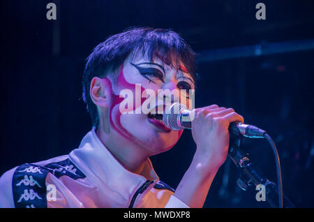 La nouvelle musique espagnol relevation Chenta Tsai aka. "Puto" effectués à Chino Cochino l'ouverture du festival de cette année « Darthvaders y Princesas" (Princeses et Darthvaders) à la Casa Encendida à Madrid, la célébration de la culture queer et droits LGTB. Credit : Lora Grigorova/Alamy Live News Banque D'Images