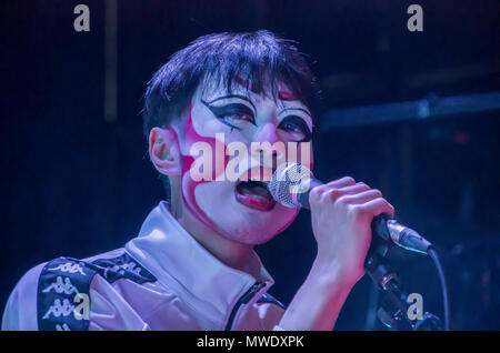 La nouvelle musique espagnol relevation Chenta Tsai aka. "Puto" effectués à Chino Cochino l'ouverture du festival de cette année « Darthvaders y Princesas" (Princeses et Darthvaders) à la Casa Encendida à Madrid, la célébration de la culture queer et droits LGTB. Credit : Lora Grigorova/Alamy Live News Banque D'Images