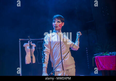 La nouvelle musique espagnol relevation Chenta Tsai aka. "Puto" effectués à Chino Cochino l'ouverture du festival de cette année « Darthvaders y Princesas" (Princeses et Darthvaders) à la Casa Encendida à Madrid, la célébration de la culture queer et droits LGTB. Credit : Lora Grigorova/Alamy Live News Banque D'Images