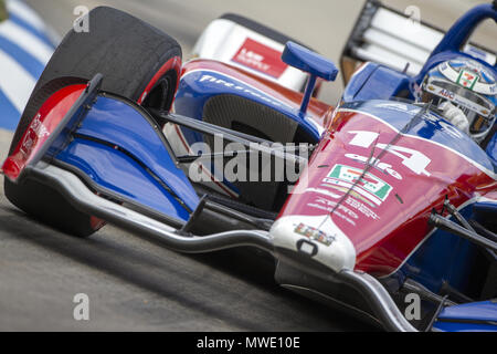 Detroit, Michigan, USA. 1er juin 2018. TONY KANAAN (14) du Brésil prend la piste pour une séance d'essai pour le Grand Prix de Detroit au cours de la Rue de Belle Isle à Detroit, Michigan. Crédit : Stephen A. Arce/ASP/ZUMA/Alamy Fil Live News Banque D'Images