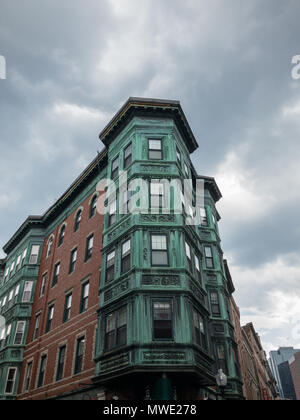 Tripartite de cuivre, Bay Windows dans le quartier North End de Boston, Massachusetts. Banque D'Images