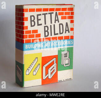 Betta Airfix construction Bilda jouet. Airfix a répondu à l'arrivée de Lego en produisant leur propre système de jouets de construction en briques en plastique. Comme Lego il y avait différents jeux disponibles et aussi de l'argent de poche kits d'accessoires. Contrairement aux Lego, concentré uniquement sur les Airfix maquettes architecturales, et ne s'étendent pas au-delà de cela. Les ensembles étaient plus complexes que Lego, en fonction de l'Airfix Gamme de kits et de modèles. Elle a été publiée au début des années 1960 et a été également moins cher que Lego. Banque D'Images