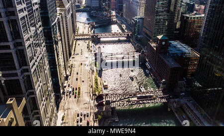 Riverwalk et de ponts sur la rivière Chicago, rivière de Chicago, Chicago, Illinois, USA, Dearborn st, Clark st et LaSalle st ponts Banque D'Images