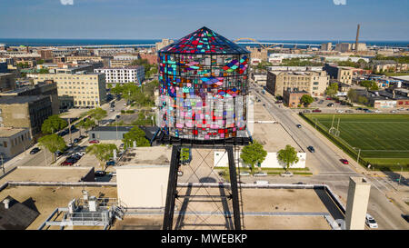 Tom Fruin vitrail du château d'eau, 400 S 5th St Walker's Point, Milwaukee, WI, USA Banque D'Images