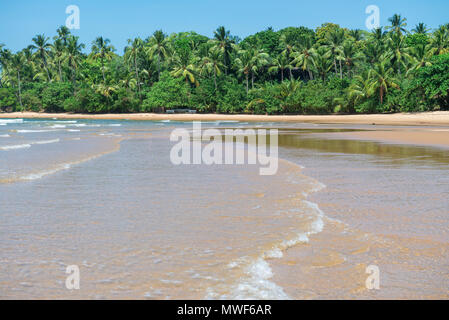 Itacaré, Brésil - 8 décembre 2016 : Incroyable plage de Barra Grande situé à l'Ponta do Muta Brésil Banque D'Images