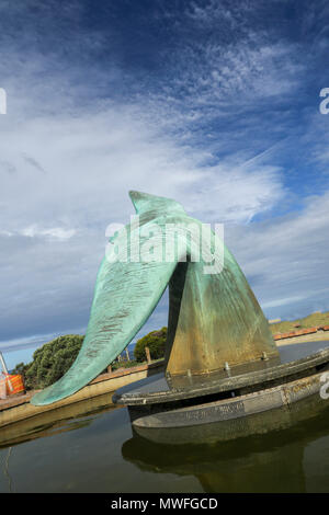 Histoire statue de baleine dans le centre de l'homme, garden route touristique, afrique du sud Banque D'Images