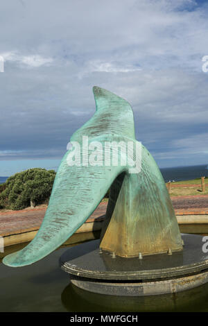 Histoire statue de baleine dans le centre de l'homme, garden route touristique, afrique du sud Banque D'Images