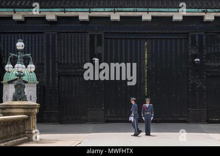 Relève de la garde au Palais Impérial de Tokyo, Japon, Asie Banque D'Images