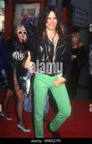 HOLLYWOOD, CA - 11 juillet : Musicien/chanteur Steve Vai assiste à la "Bill & Ted's Bogus Journey' Hollywood Premiere le 11 juillet 1991 au Mann's Chinese Theatre à Hollywood, Californie. Photo de Barry King/Alamy Stock Photo Banque D'Images
