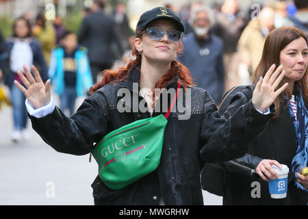 Singer Jess Glynne vu avec un sac Gucci, laissant les studios de Radio Mondiale après l'enregistrement préalable des entrevues - London comprend : Jess Glynne Où : London, Royaume-Uni Quand : 01 mai 2018 Source : WENN.com Banque D'Images