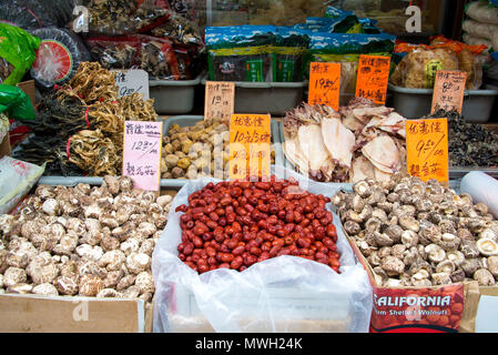 Poisson et légumes dans Chinatown, New York NY Banque D'Images