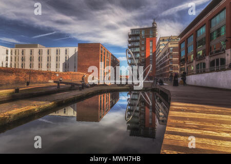 Reflets dans le canal Jewellery Quarter salon de Birmingham, UK Banque D'Images