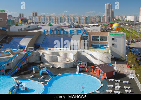 Kazan, Russie - le 26 mai 2018 : Riviera aquapark et ville Banque D'Images