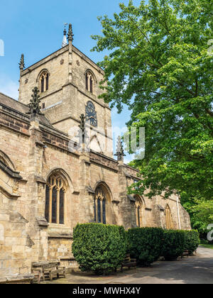 Saint Jean Baptiste l'église paroissiale en été au nord Yorkshire Angleterre Knaresborough Banque D'Images