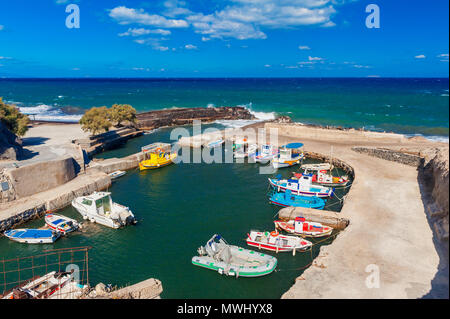 Petit port de Panagia à Santorini, Cyclades, Grèce Banque D'Images