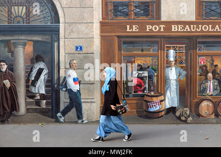 La Fresque des Lyonnais / Fresque des Lyonnais fresque avec le célèbre chef, Paul Bocuse, dans l'entrée, Rue de la Martinière, Lyon, France Banque D'Images