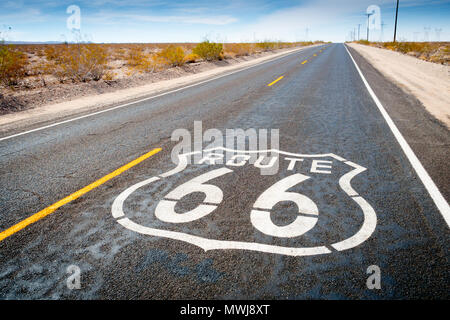 Inscrivez-vous sur la route 66 près de Daggett, California, USA Banque D'Images