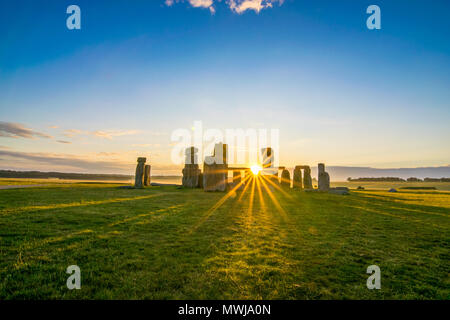 Stonehenge au lever du soleil Banque D'Images