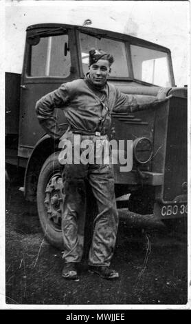 Jeune recrue pendant ses 6 mois de formation de base pour le Royal Artillery Regiment. Liverpool, Royaume-Uni 1939, WW2 Banque D'Images