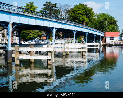 Beaconsfield, Beaconsfield, pont nr Maidenhead, Berkshire, Angleterre, RU, FR. Banque D'Images