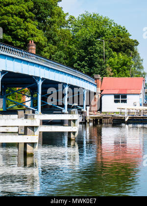 Beaconsfield, Beaconsfield, pont nr Maidenhead, Berkshire, Angleterre, RU, FR. Banque D'Images