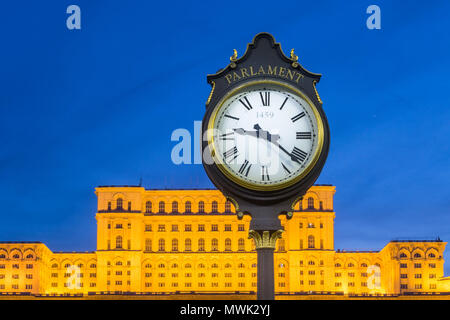 Réveil en face de l'édifice du Parlement - Bucarest Banque D'Images