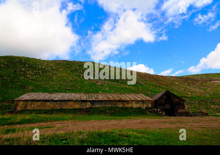 Vue de ruines de Orbelian caravansérail caravansérail de aka Sulema à Selim pass en Vayots Dzor, en Arménie Banque D'Images