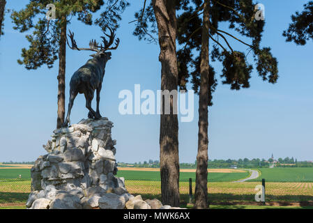 Gueudecourt caribou Caribou Memorial de Terre-Neuve, Memorial statue surplombant Somme Bataille à Gueudecourt, Somme Banque D'Images