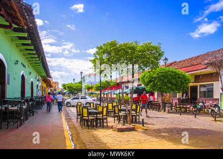 GRANADA, NICARAGUA, mai, 14, 2018 : en extérieur coloré décoré de calèches pour voitures par les touristes à visiter la ville coloniale Banque D'Images