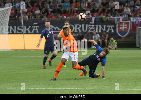 Trnava, Slovaquie. 31 mai, 2018. Patrick Van Aanholt (11) pendant le match de football entre la Slovaquie et les Pays-Bas (1 - 1). Banque D'Images