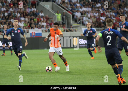 Trnava, Slovaquie. 31 mai, 2018. Memphis Depay (10) pendant le match de football entre la Slovaquie et les Pays-Bas (1 - 1). Banque D'Images