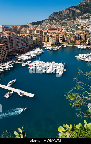 Le port de Fontvieille et le Rocher, Monaco Banque D'Images