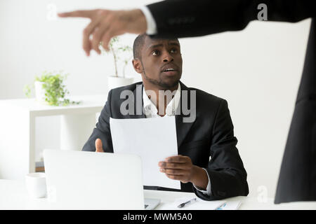 Frustrés d'être congédié de l'Afrique de l'américain par une partie et a demandé à Banque D'Images