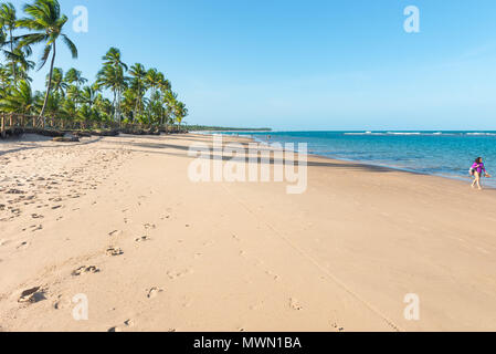 Taipu de Fora, Brésil - 8 décembre 2016 : de nombreux touristes à la plage spectaculaire à la péninsule de Marau au Brésil Banque D'Images