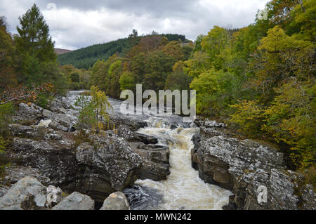 Invermoriston Falls, Highlands, Scotland Banque D'Images