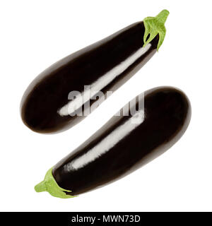 Deux aubergines à partir de ci-dessus. Solanum melongena, aubergine brinjal ou également. Morelle. De forme ovale allongée, fruits à peau noire utilisée pour la cuisson.Photo Banque D'Images