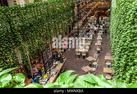 Mazel Tov, un restaurant moyen-oriental dans le vieux quartier juif de Budapest Banque D'Images