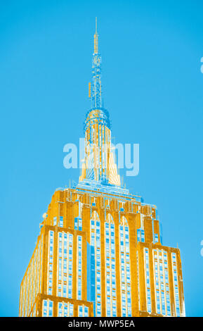 Empire State Building (1930-1931), sommet, montrant des échecs et Art Déco (rendu en PS, duotone), par William Lamb, New York, NY, USA Banque D'Images