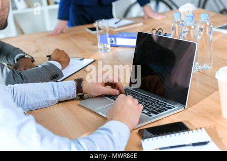 Portrait of multicultural businesspeople at meeting Banque D'Images